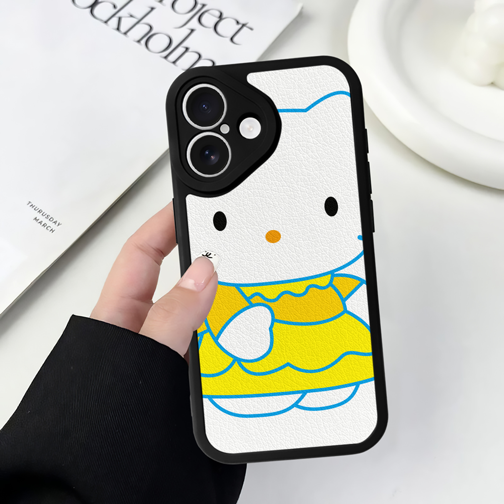 （画像用） Hello Kitty ハローキティ 【iPhone 16シリーズ対応】シリコンスマホケース（レザー調） 材質：シリコン